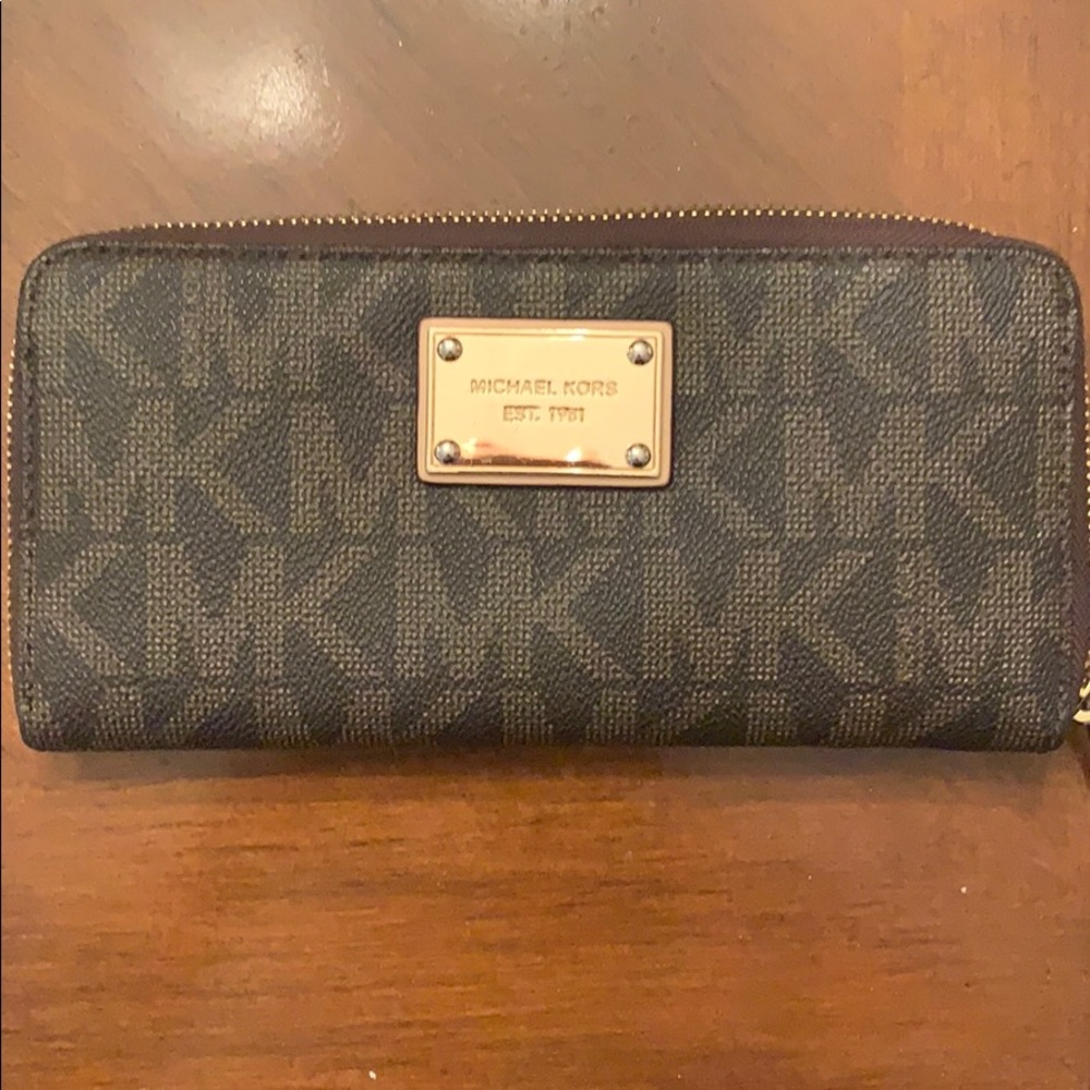 Michael Kors jet set brown wallet